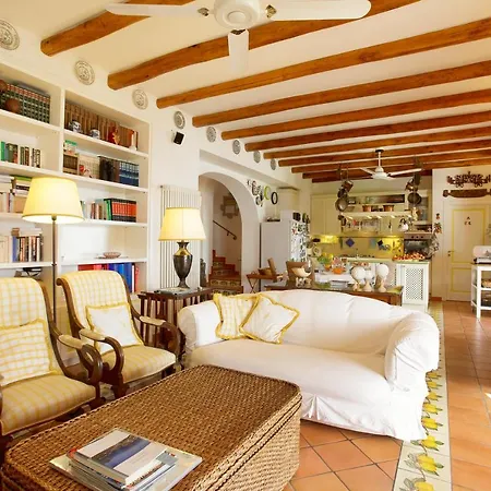 Casa Nostra, Stunning, Elegant In With Pool *