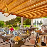 Villa Casa Nostra, Stunning, Elegant In With Pool